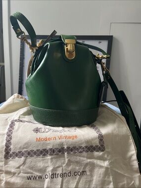 OLD TREND Green Leather Convertible Bucket Bag with Gold Hardware